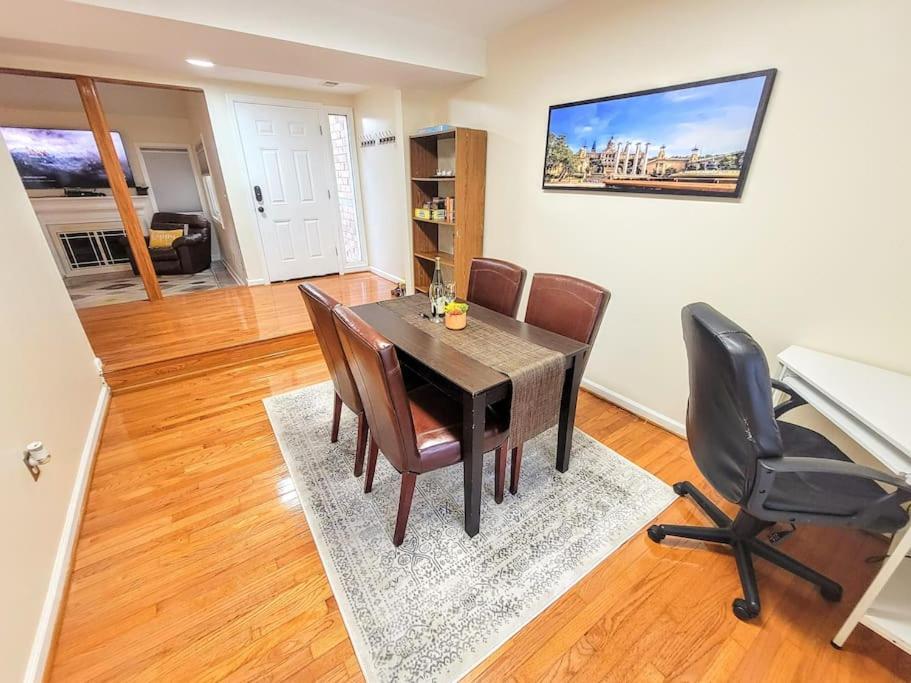 Nice 2 Bdr 2 Bath Near Airport With Fast Wifi And Parking Herndon Dış mekan fotoğraf